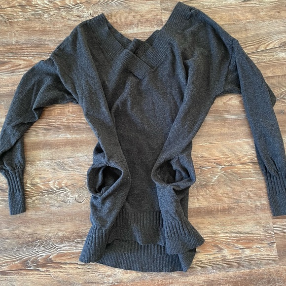 Victoria’s secret sweater - Picture 2 of 4